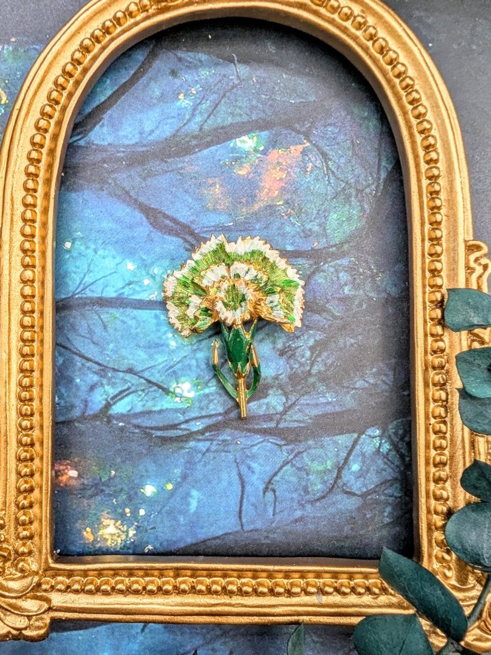 Vintage signed Beatrix Green & White Enamel Flower 2.25" Flower Brooch